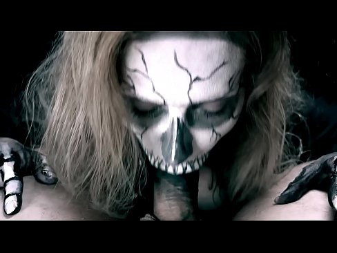 ❤️ Demon girl chupando pollas con su boca negra y tragando semen ❤️ Video de porno en es.psi-mass.ru ❌️